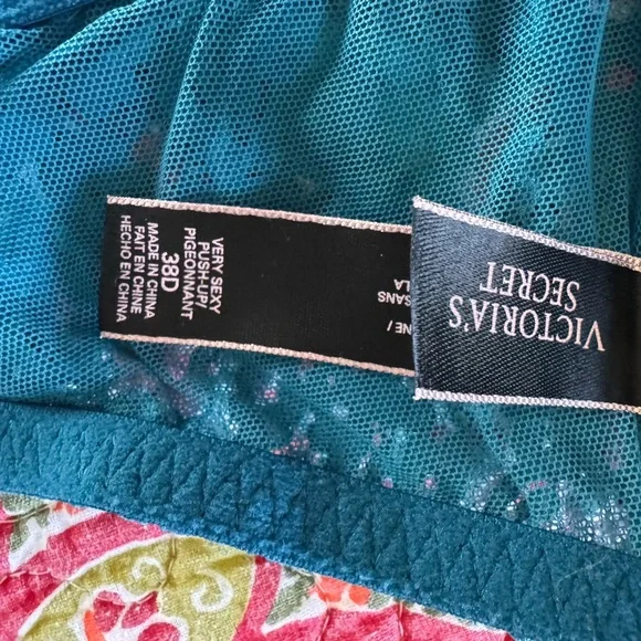 Victorias Secret 38D bra and panties - Picture 4 of 7